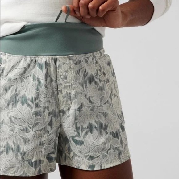 Athleta Trekkie North Short size 20 - Picture 3 of 6